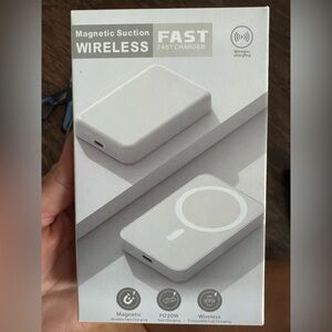 NWT Mini MagSafe Suction Wireless Fast Charge Power bank-white